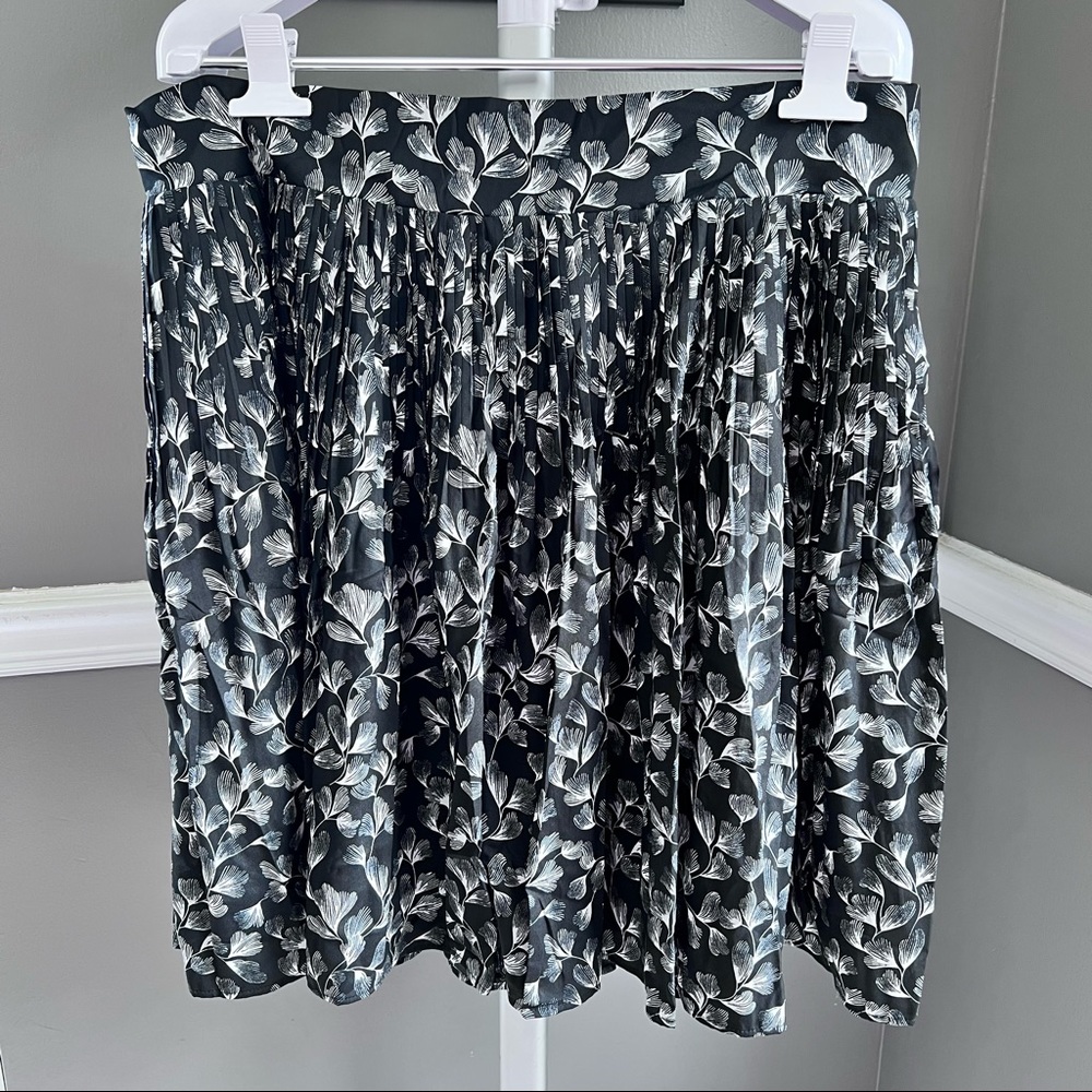 NWOT Floral skirt